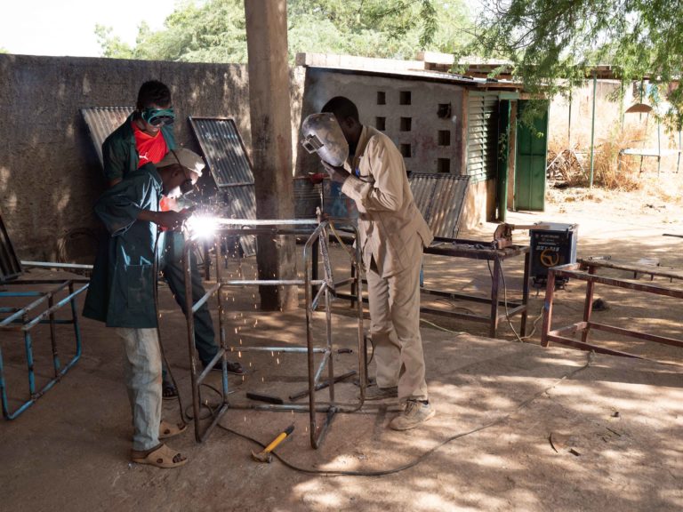 Studiengang und Werkstatt Automechanik am polytechnischen Ausbildungszentrum Al Tatawwur im Tschad